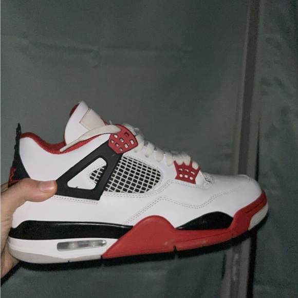 Jordan 4 fire red size 8